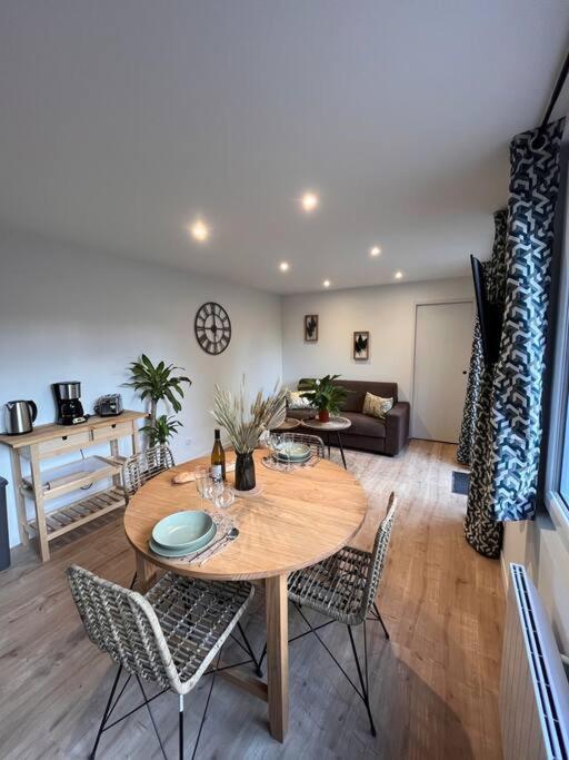 Beau Loft Room Proche Mont Saint Michel Jaccuzi Illimite En Plein Centre Авранш Екстериор снимка